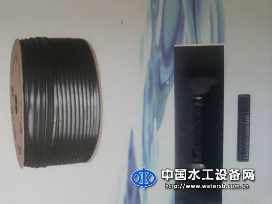內鑲貼片式滴灌帶